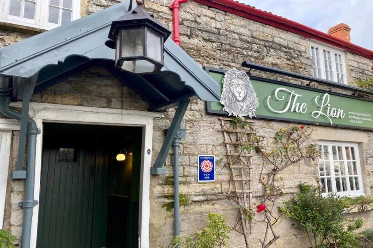 The Lion At West Pennard Hotel Kültér fotó The Lion Inn, Settle
